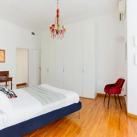 Apartment The Rent - Spacious And Renovated Multi-room In The Missori Area