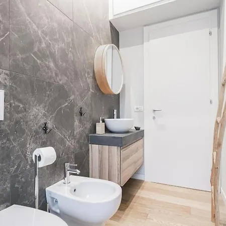 Easylife - - Achille Zezon 8 - ミラノ