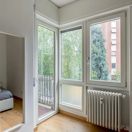 Favola House Isola * Milan