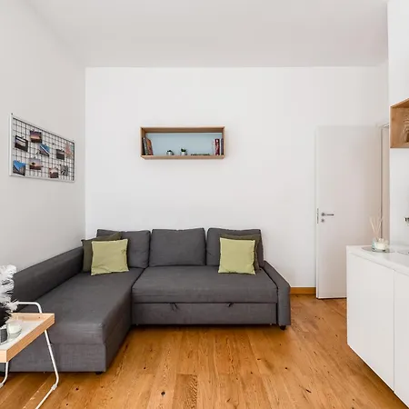Favola House Isola * Milan