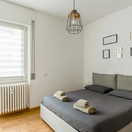 Favola House Isola Apartment Milan