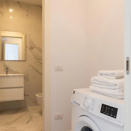 Youhosty - Bright Gioia