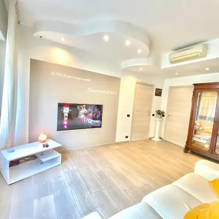 Bocconi Home, Moderno Con 2 Bagni E 2 Da Letto