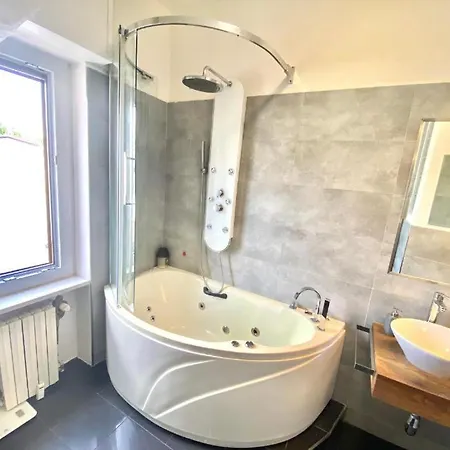 Bocconi Home, Moderno Con 2 Bagni E 2 Da Letto *