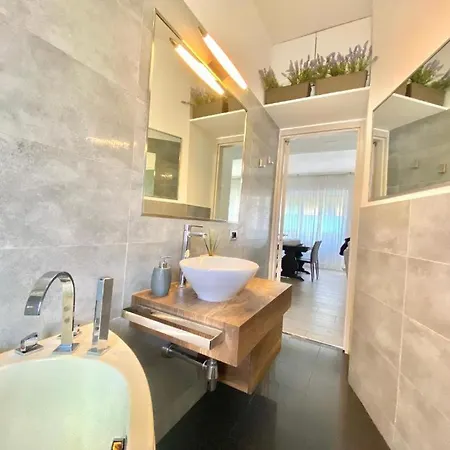 Bocconi Home, Moderno Con 2 Bagni E 2 Da Letto