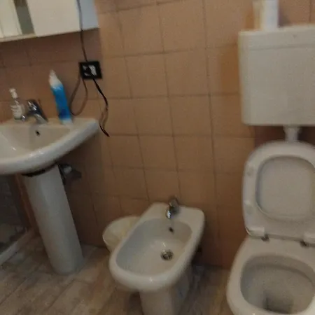 3 Station Free Parking * Milan