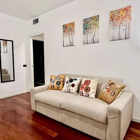 شقة Station, 4-bed With Terrace ميلان