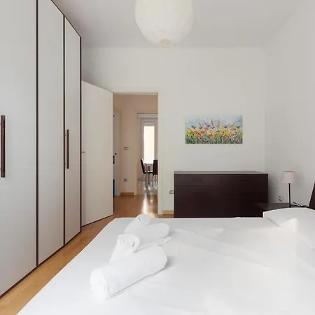 Guesthost - Irnerio- Washington Balcony