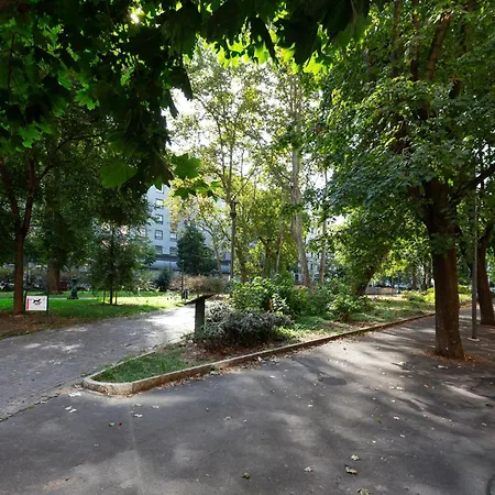 Guesthost - Irnerio- Washington Balcony * Milano