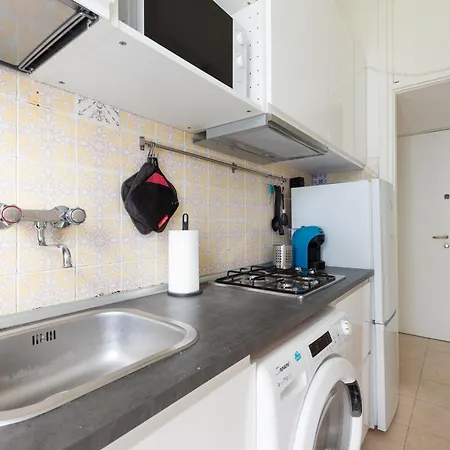 Guesthost - M1 Gambara Balcony