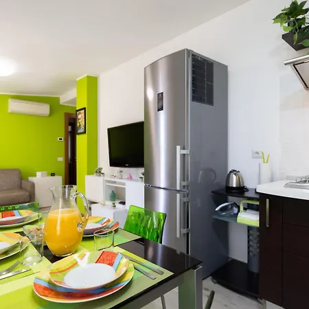 Tram Sotto Casa - In Duomo In Un Attimo *