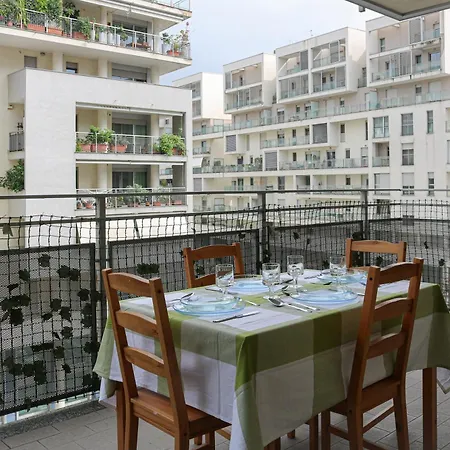 Urban Balcony Hideaway - 3 People Mediolan