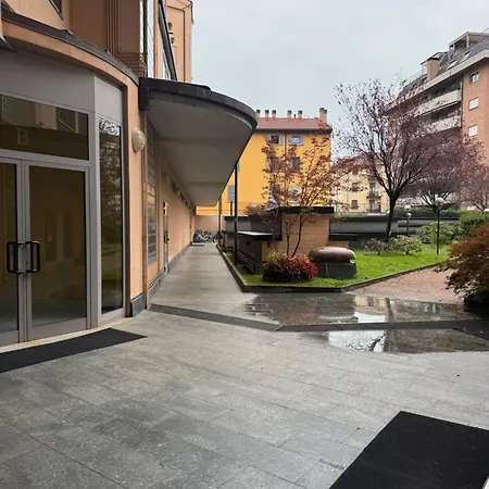 Regina Milano In Porta Romana Milan