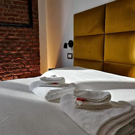 Eanna Scalo Porta Romana Prada Apartment