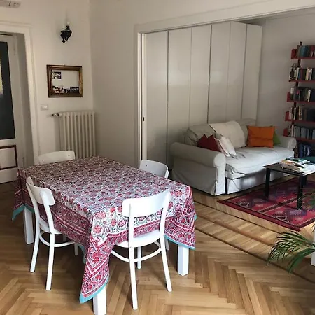 Cozy In Apartment *