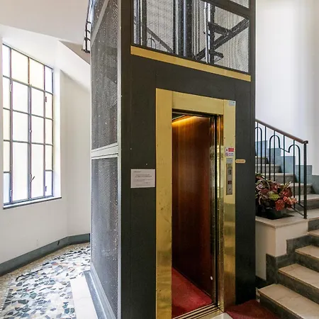 Апартаменты Homycare Stylish With Jacuzzi & Balcony Steps From Duomo