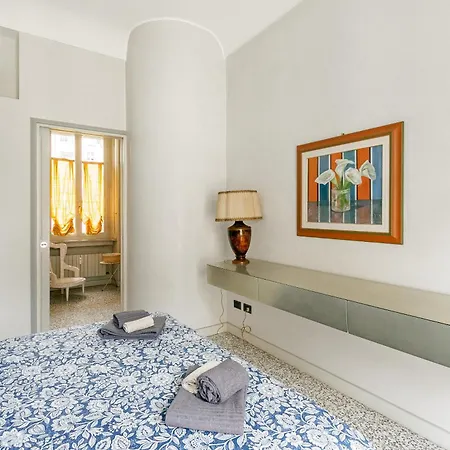 Homycare Stylish With Jacuzzi & Balcony Steps From Duomo Апартаменты Милан