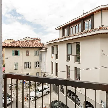 Homycare Stylish With Jacuzzi & Balcony Steps From Duomo Apartament Mediolan