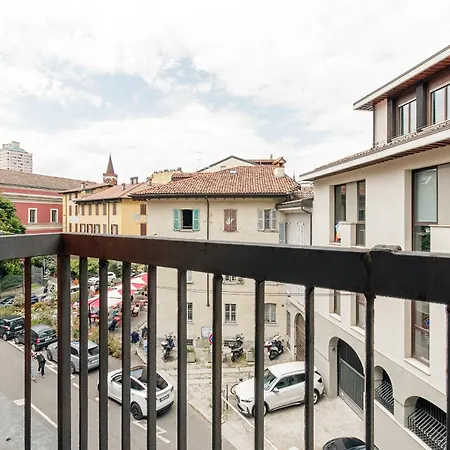 Apartament Homycare Stylish With Jacuzzi & Balcony Steps From Duomo Mediolan