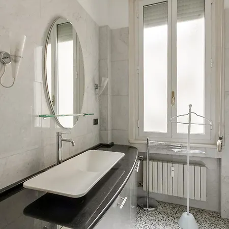 Апартаменты Homycare Stylish With Jacuzzi & Balcony Steps From Duomo Милан