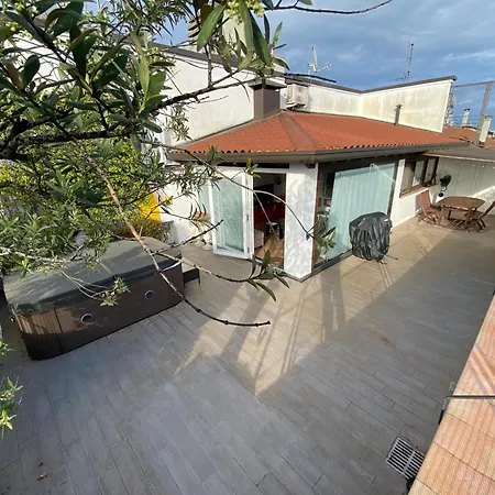 Rooftop Terrace - Elegante Attico Con Idromassaggio 아파트