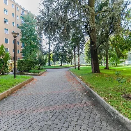 Bicocca Metro House דירה