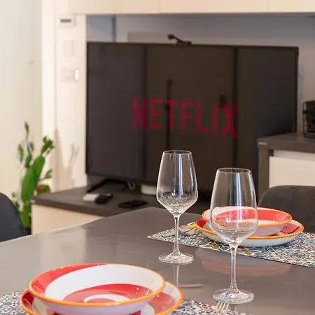 Artstay Exclusive Navigli, Metro & Parking Apartment