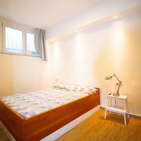 Meda's House - Cozy Modern Flat Apartment *