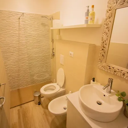 Meda's House - Cozy Modern Flat Apartment Milan