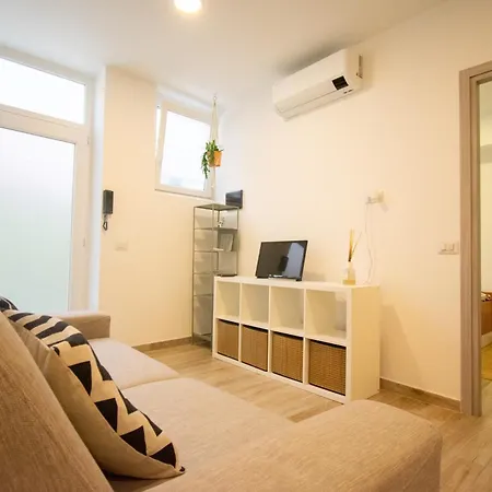 Meda's House - Cozy Modern Flat Apartment *