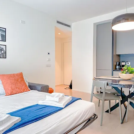 Apartment Menotti 11 - 15 Min Dal Duomo
