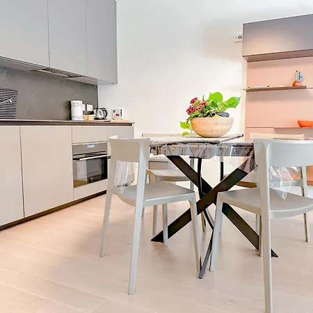 Menotti 11 - 15 Min Dal Duomo *