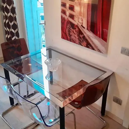 Guesthost - Piazzale Susa Bright Flat Con Veranda Apartmán *