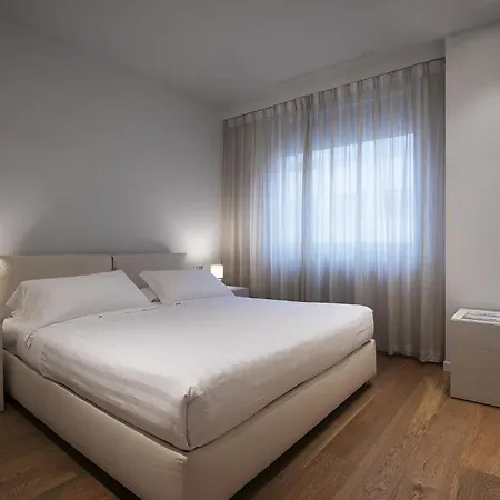 Lägenhet Fifty Eight Duomo Two Bedrooms *