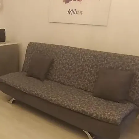 Modern With Balcony And Free Parking Close To The Metro