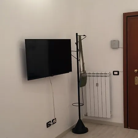 شقة Modern With Balcony And Free Parking Close To The Metro *