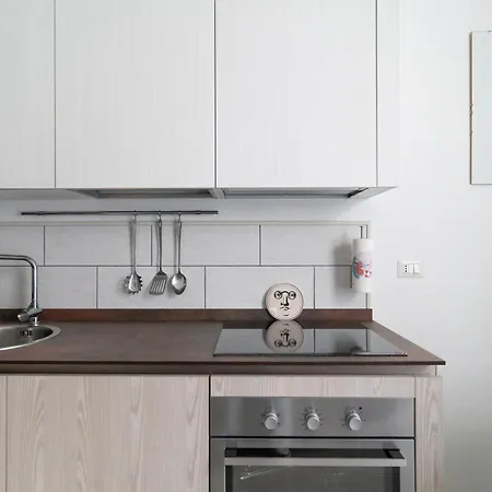 Cinema Station - 10 Mins Citycenter Apartment Milan