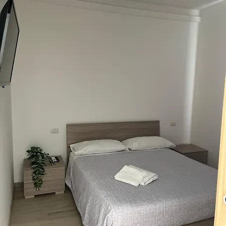 Apt. N. 5 Milan
