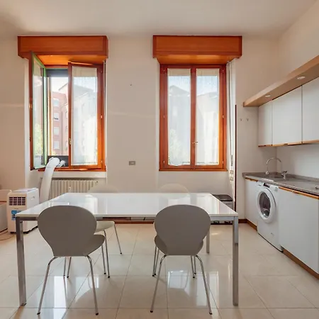 Apartment Xenia - Classical In Station Milan