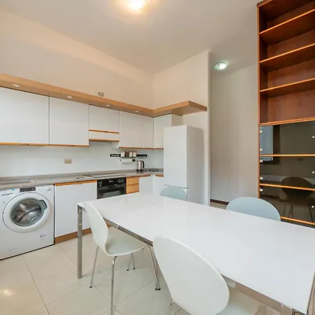 Xenia - Classical In Station Apartment