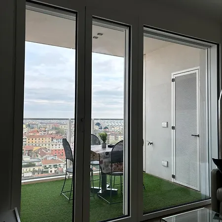 Torre Skyview Gym Pool & Rooftop