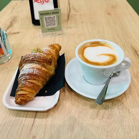 Chiara 18 - M4 Metro Blu מילאנו