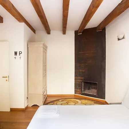 Wprelais Palm Fronds ميلان