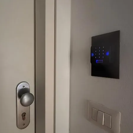 Room Apartment *