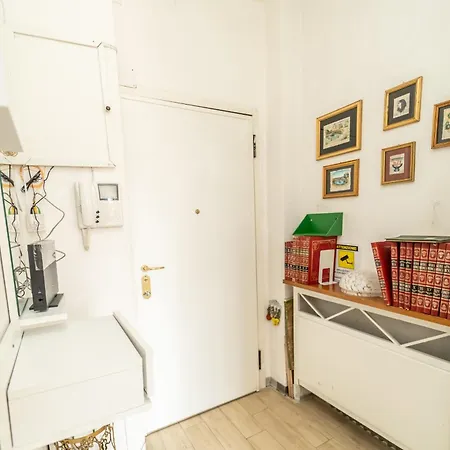 Nelly Apartment Milan