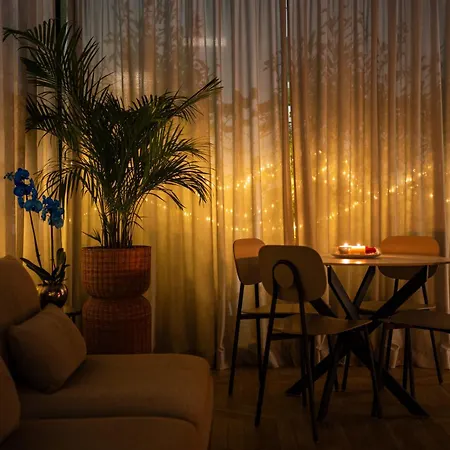 Modigliani Terrace Jacuzzi Golden House