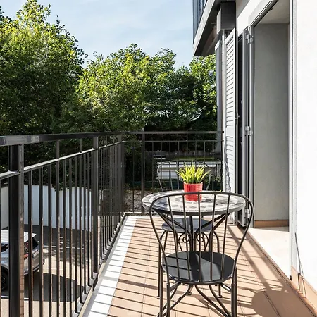 Modigliani Terrace Jacuzzi Golden House Apartment