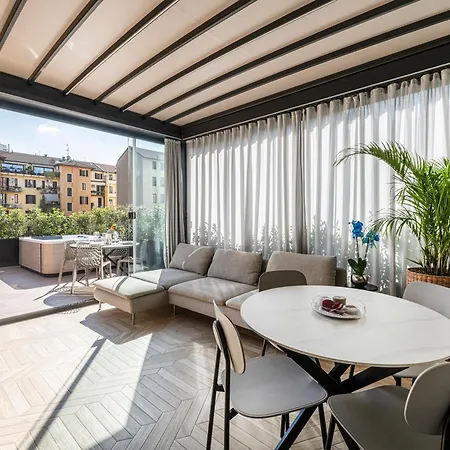 Modigliani Terrace Jacuzzi Golden House *