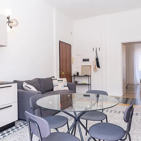 Aria House Apartment *