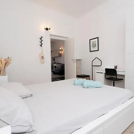 Aria House Apartment